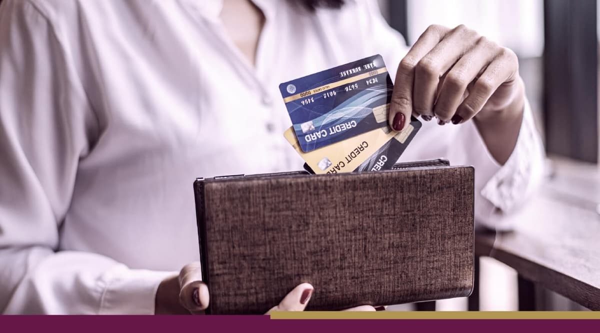القروض والبطاقات الائتمانية
